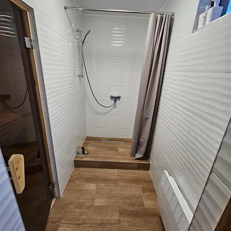 Apartment Toparti Roenkhaz *